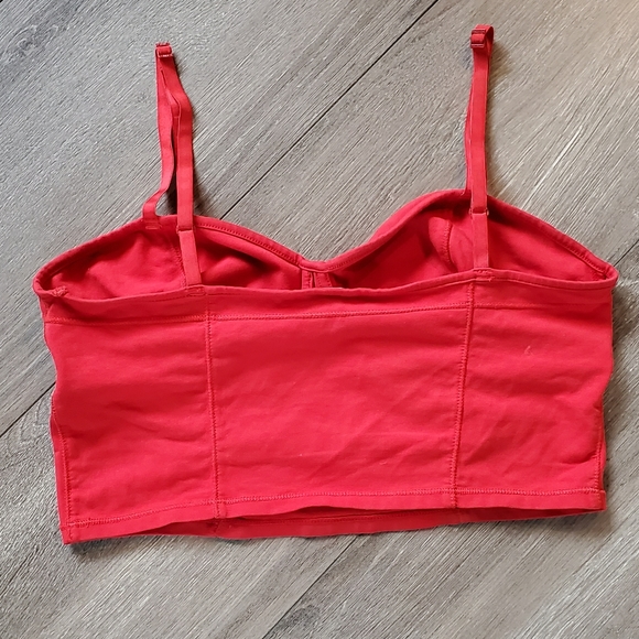 4/$20 Talula Aritzia Red Cropped Tank, Size L - Picture 6 of 6